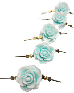 sky blue and white roses to decorate your chandelier